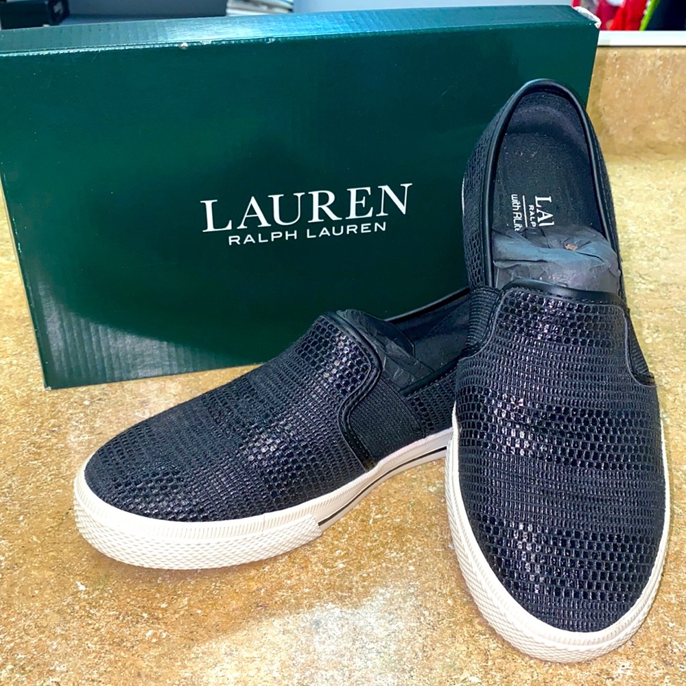 Brand New! Black and white loafers 😬😍